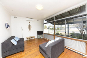 Douglas Cottage - linen not included, Forster